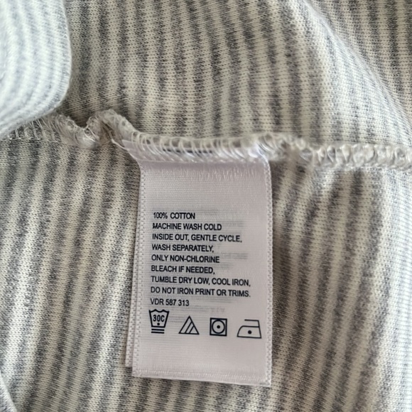 Nautica Tunic top 3/4 Sleeve Notch neck with chain detail size Small - Picture 10 of 11